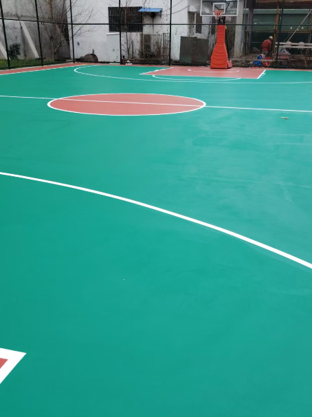 界首 球场长期使用易出现地面开裂